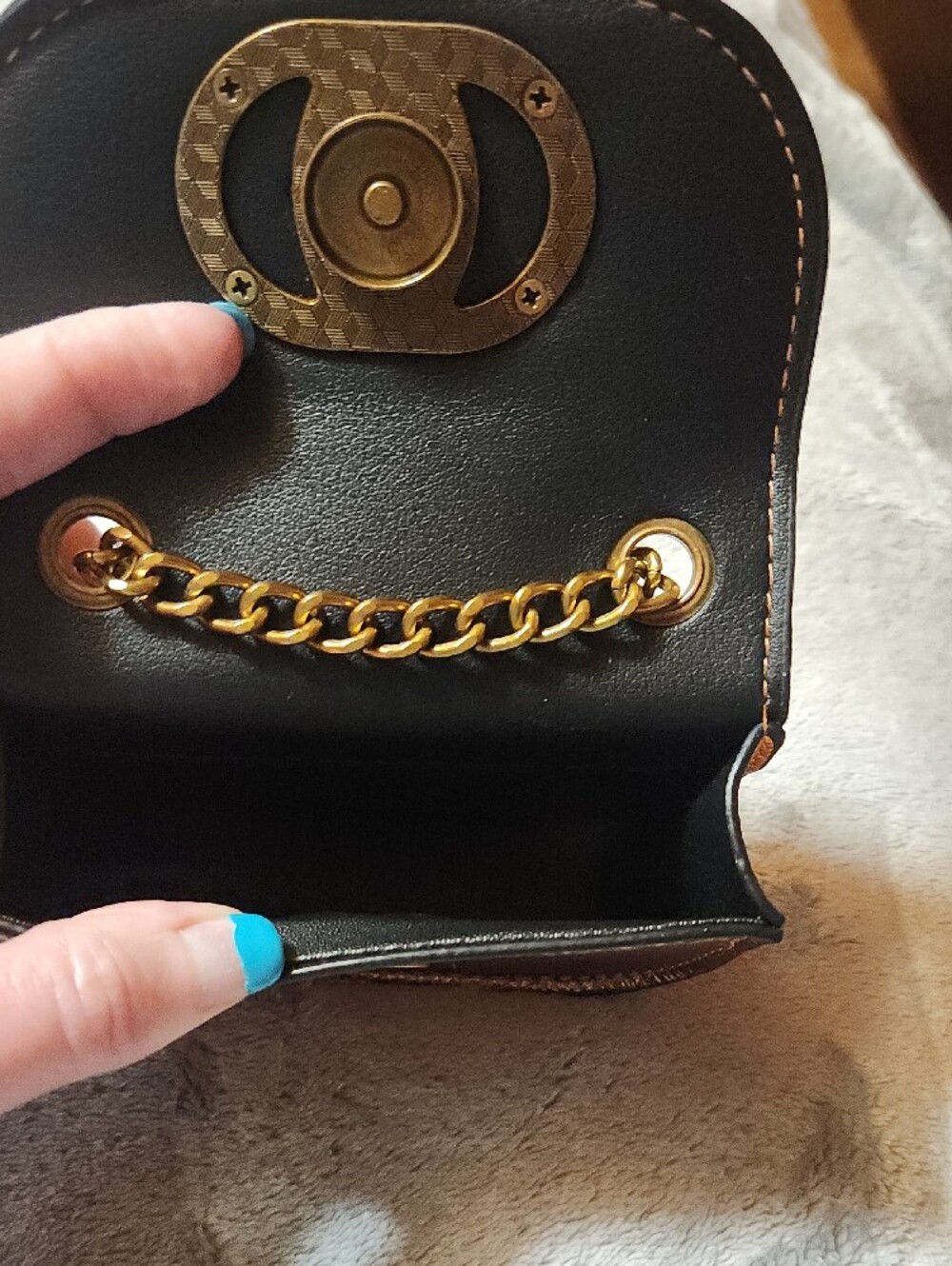 Kurt Geiger Metallic Gold Crossbody Mini Bag with Chain Strap - Picture 2 of 6